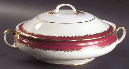 Guildhall Maroon Round Covered Vegetable