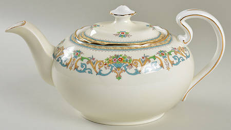 Henley (Scalloped, Gold Trim) Teapot & Lid