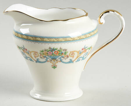 Henley (Scalloped, Gold Trim) Creamer