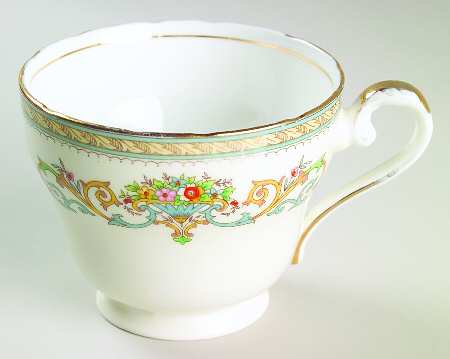Henley (Scalloped, Gold Trim) Oversized Cup