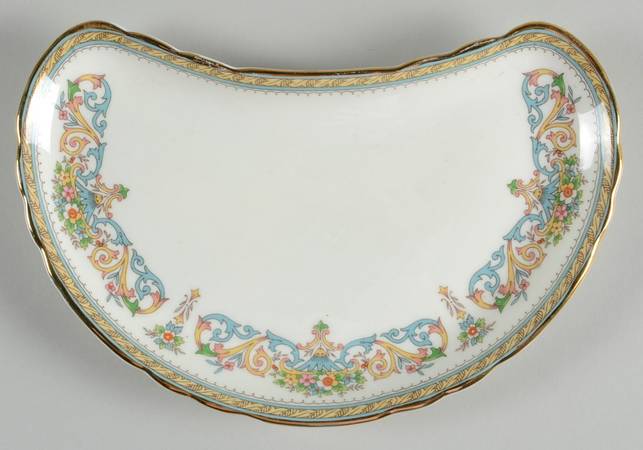 Henley (Scalloped, Gold Trim) Crescent Salad Plate