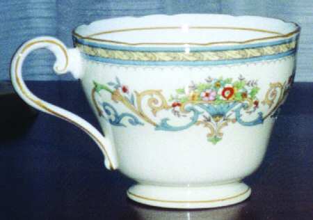 Henley (Scalloped, Yellow Trim) Footed Cup