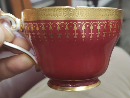 Hertford Maroon (Scalloped) Footed Cup