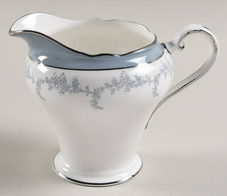 Kenmore (Scalloped) Creamer
