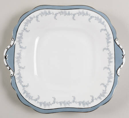 Kenmore (Scalloped) Square Handled Cake Plate
