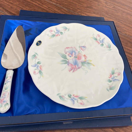 Little Sweetheart Cake Plate and Server (Boxed Set)