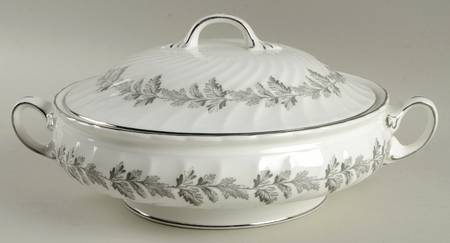 Oak Leaf Gray (Fluted) Round Covered Vegetable