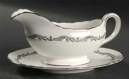 Romance Gravy Boat & Underplate