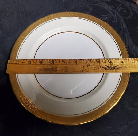 Sandringham (Scalloped) Dinner Plate
