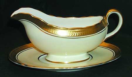 Sandringham (Scalloped) Gravy Boat & Underplate