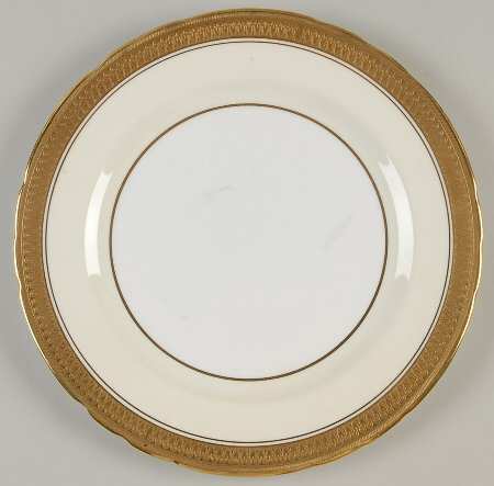 Sandringham (Scalloped) Luncheon Plate