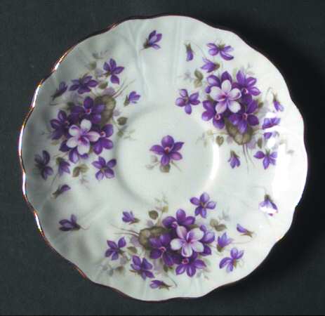 Violette (White Background) Saucer