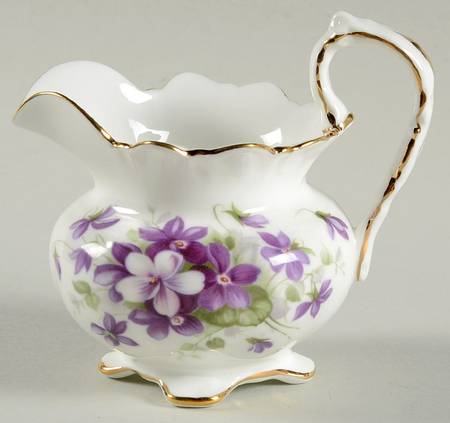 Violette (White Background) Mini Creamer