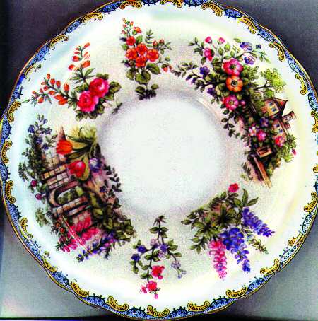 Wilton (Scalloped, Gold Trim) Saucer