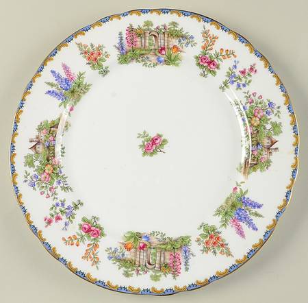 Wilton (Scalloped, Gold Trim) Dinner Plate