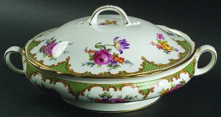 Wilton Green Round Covered Vegetable
