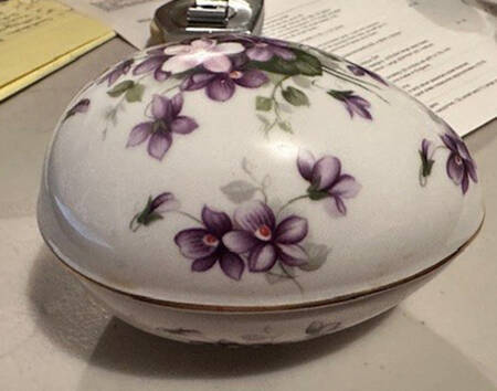 Wild Violets 4" Egg Box & Lid