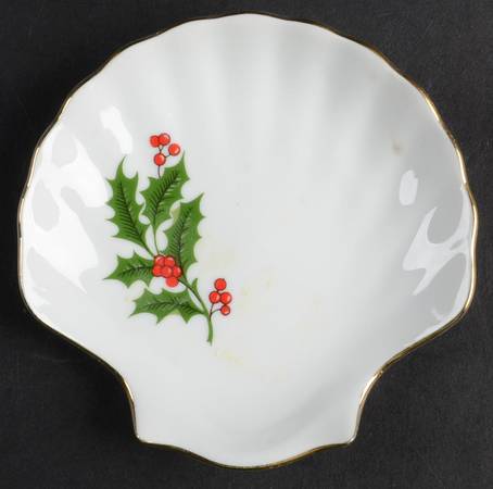 Christmas Holly (Porcelain) Small Shell Shaped Dish