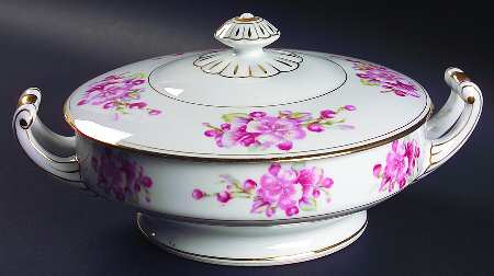 Rosemont Round Covered Vegetable