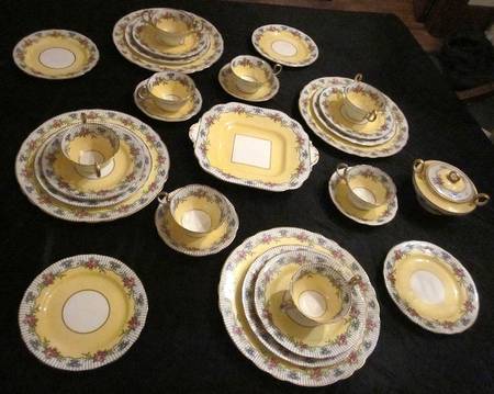 A4252 Footed Cup & Saucer Set