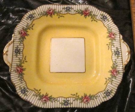 A4252 Square Handled Cake Plate
