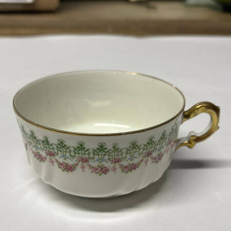 AHR244 Footed Cup