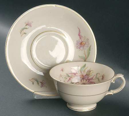 ARA42 Footed Cup & Saucer Set
