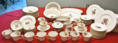 ABE17 Gravy Boat with Attached Underplate