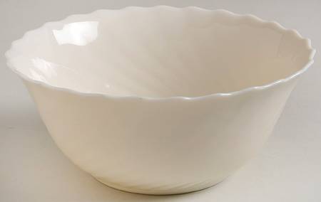 Trianon Ivory 7" Round Vegetable Bowl by Arcopal