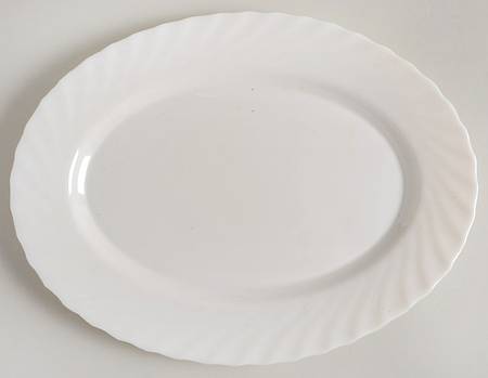 Trianon Ivory 13" Oval Serving Platter by Arcopal