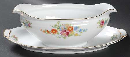 AIC17 Gravy Boat with Attached Underplate