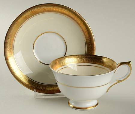 Sandringham (Smooth) Footed Cup & Saucer Set