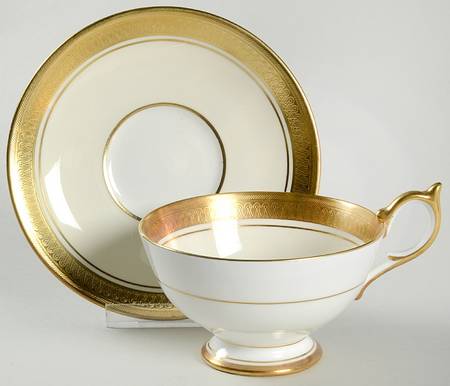 Sandringham (Smooth) Footed Cup & Saucer Set