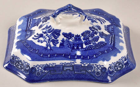 Willow Blue (Scalloped) Lid for Square Vegetable
