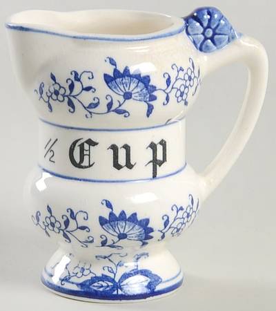 Blue Onion 1/2 Cup Measuring Cup with Spout