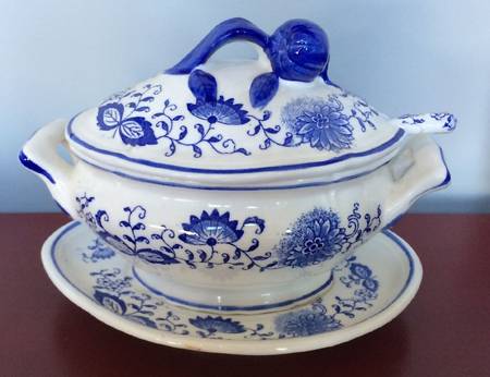Blue Onion Sauce Boat & Lid & Underplate & Ladle