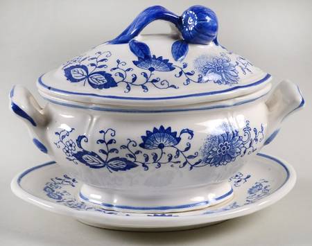 Blue Onion Sauce Boat & Lid with Underplate