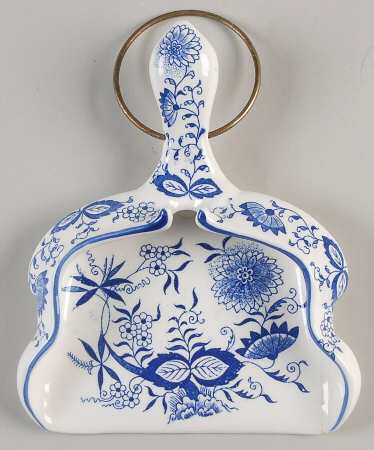 Blue Onion Dust Pan