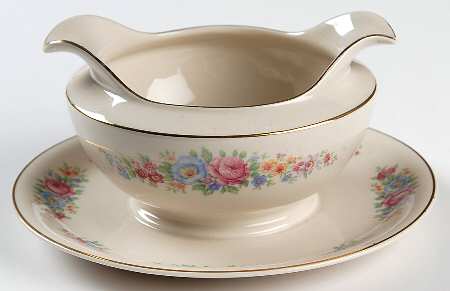 ARA64 Gravy Boat with Attached Underplate