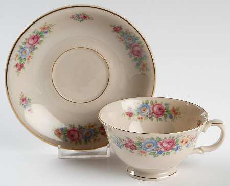 ARA64 Footed Cup & Saucer Set