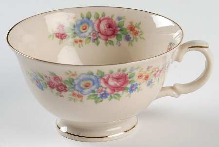 ARA64 Footed Cup