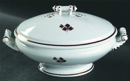 Tea Leaf (Smooth, Not Embossed Rim) Oval Covered Vegetable