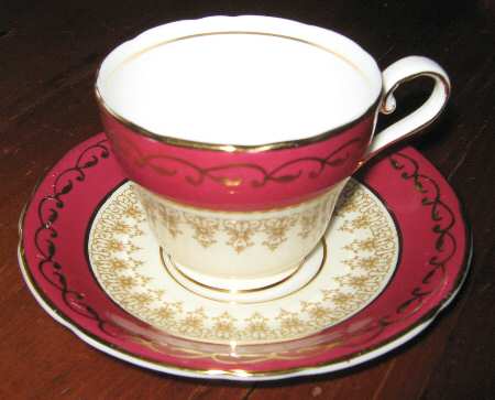 7611 Maroon Footed Cup & Saucer Set