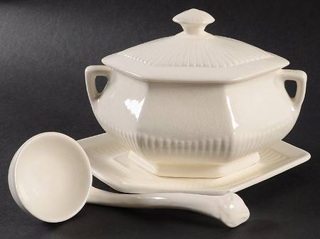 Empress Sauce Boat & Lid & Underplate & Ladle