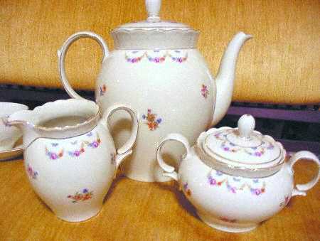 ARZ83 Sugar Bowl & Lid
