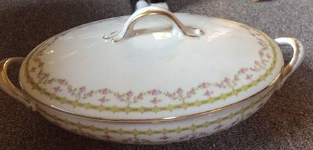 5318 Oval Covered Vegetable