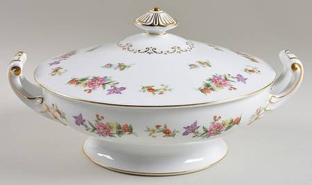 Dresdenia Round Covered Vegetable by Aladdin
