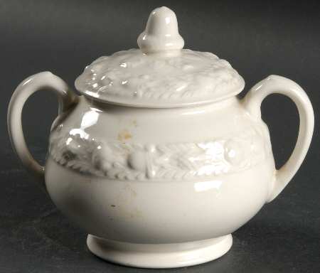 Della Robia Off White (Micratex) Sugar Bowl & Lid