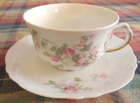 1833 Flat Cup & Saucer Set