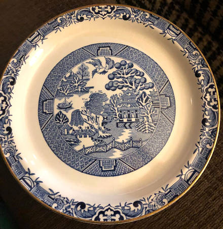 Blue Willow (Gold Trim) Luncheon Plate